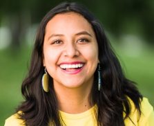 foto-de-rosto-de-mulher-jovem-latina-feliz-com-fundo-de-expressao-de-sorriso-com-espaco-de-copia-retrato-de-rosto-de-pessoas-reais-etnicas-da-america-do-sul-boliviana_394926-96[1]